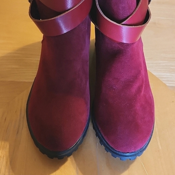 Stylish Faux Suede Ankle Boots Size 6.5 NWOT - Picture 3 of 8